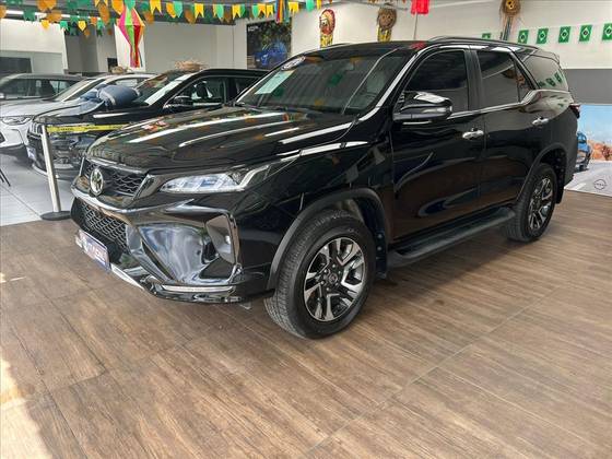 TOYOTA HILUX SW4 2.8 D-4D TURBO DIESEL DIAMOND 7L 4X4 AUTOMÁTICO